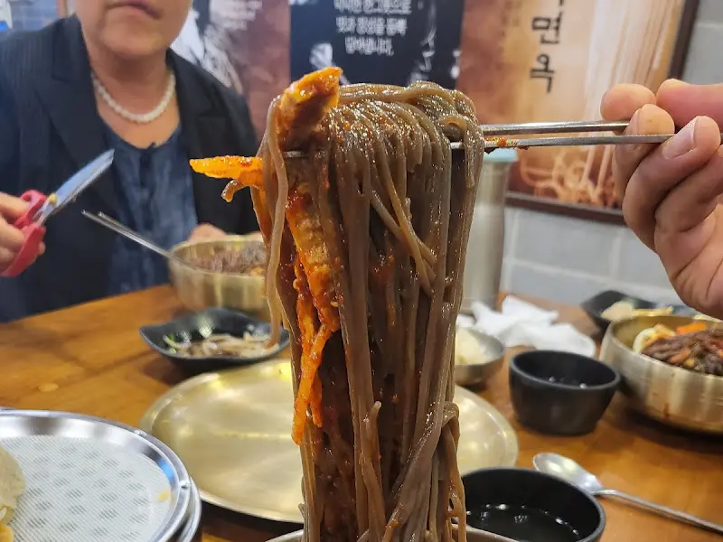 냉면 면발 사진
