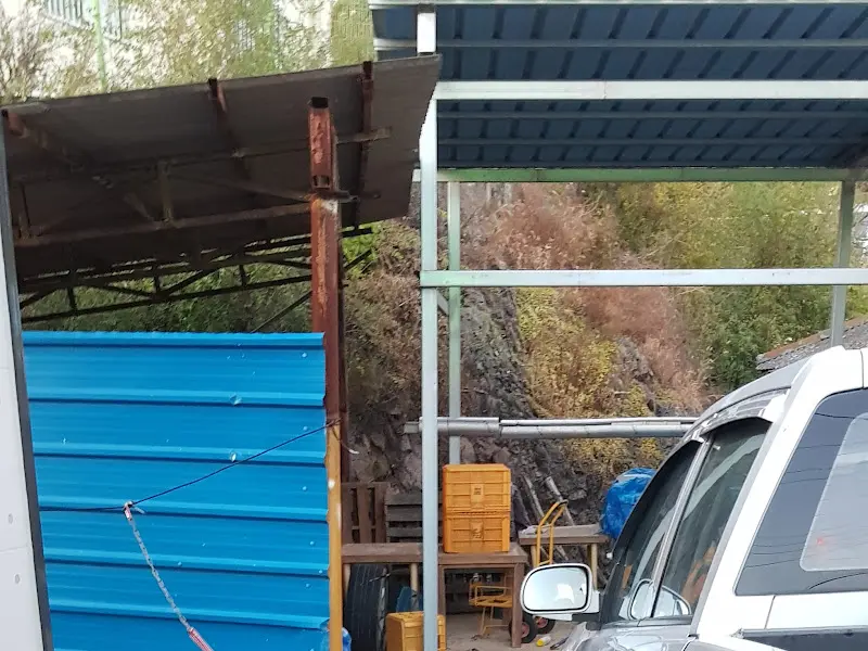 식당 앞 주차 공간