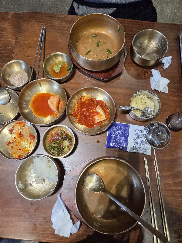 푸짐하게 차려진 한 상