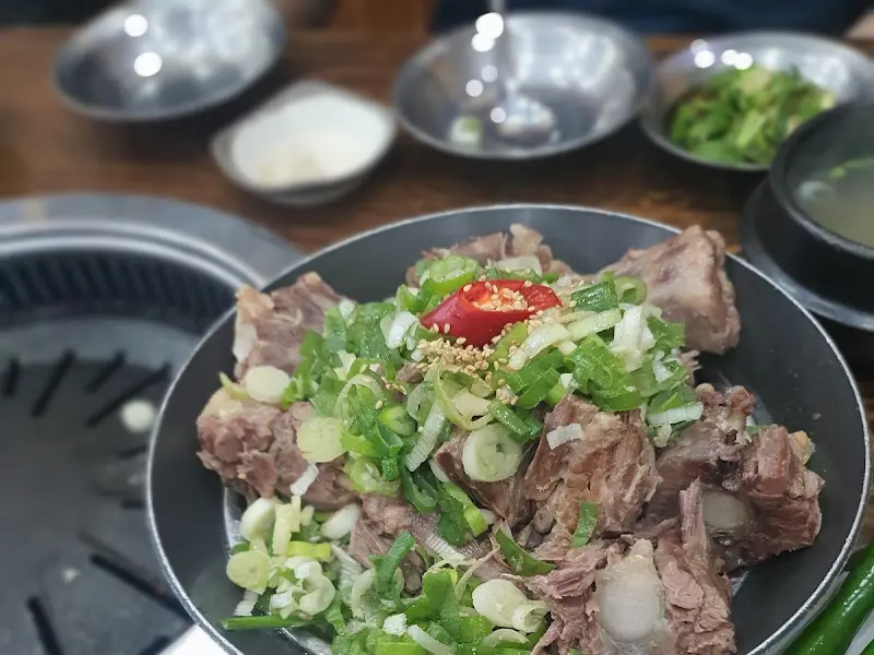 푸짐한 꼬리찜 한 상 차림