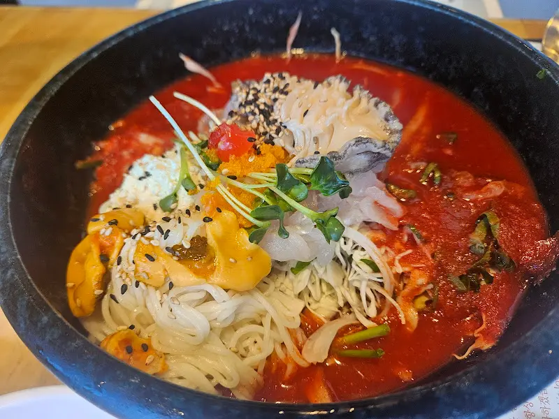 해산물이 듬뿍 들어간 스페셜 물회