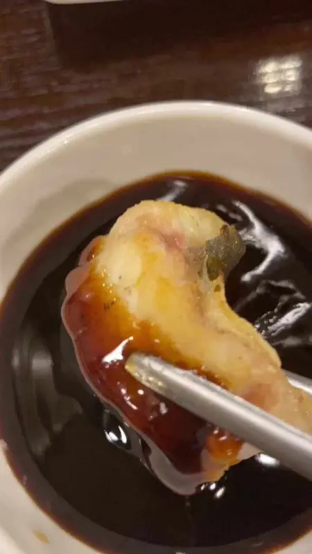소스에 찍어 먹는 장어