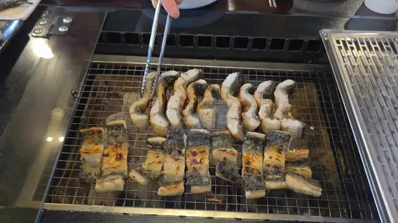 노릇노릇하게 구워진 장어