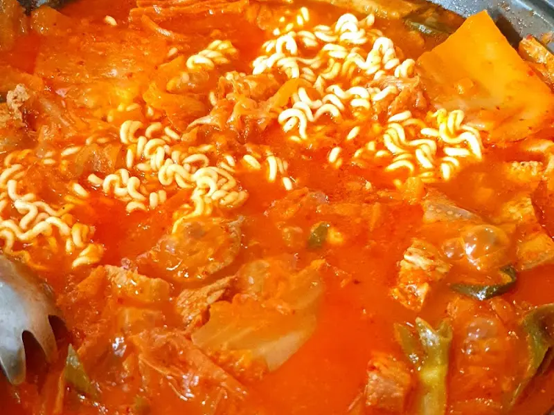 김치찜과 라면사리