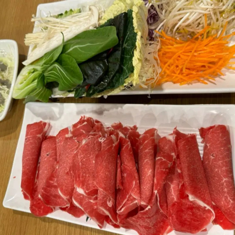 신선한 샤브샤브 재료