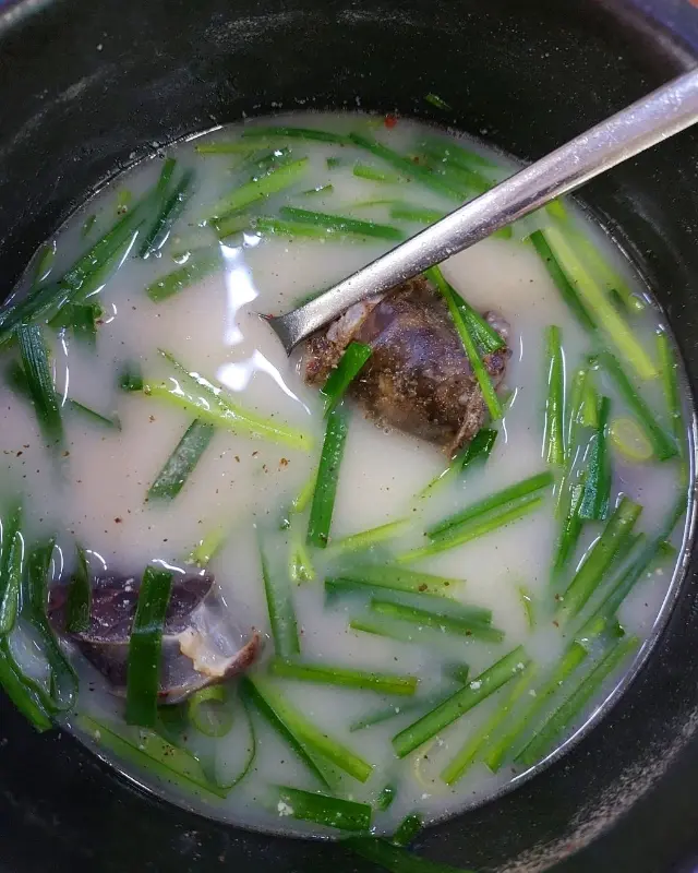 순대와 부추가 가득 들어간 순대국