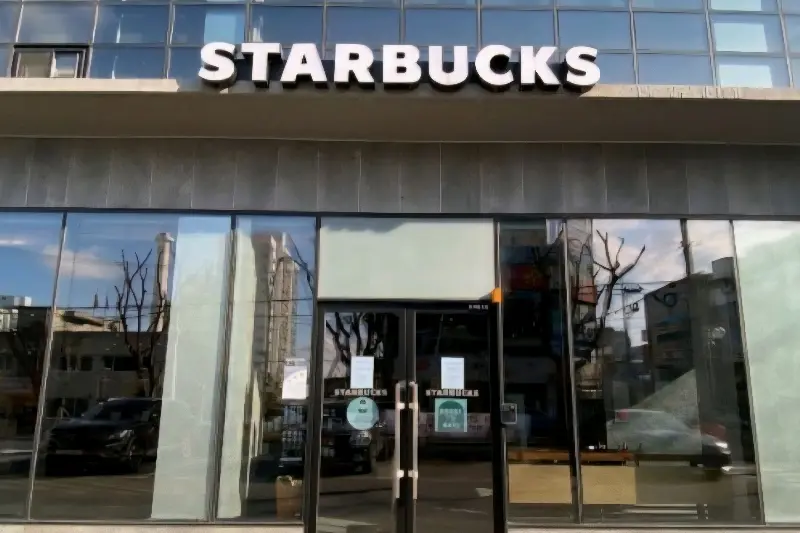 스타벅스 외부 전경