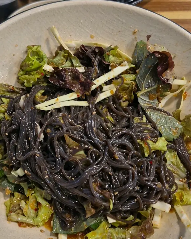 새콤달콤한 막국수