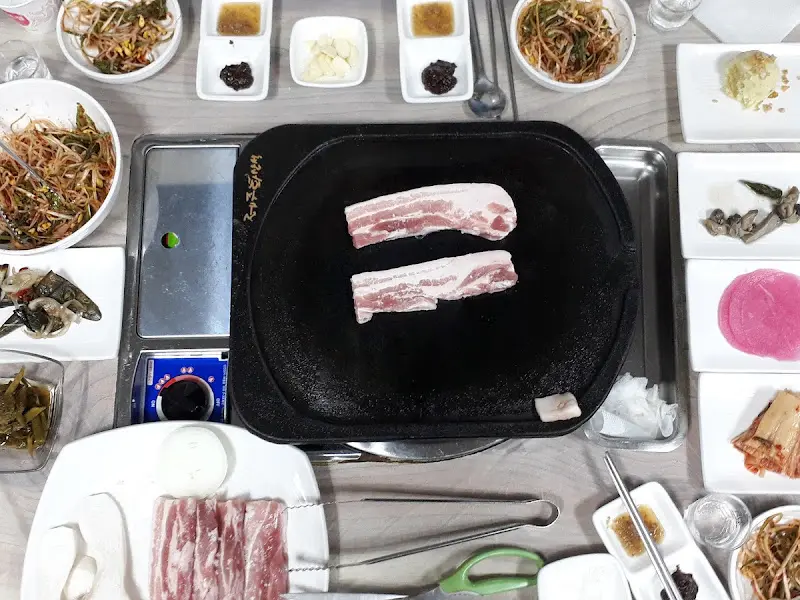 밑반찬과 삼겹살