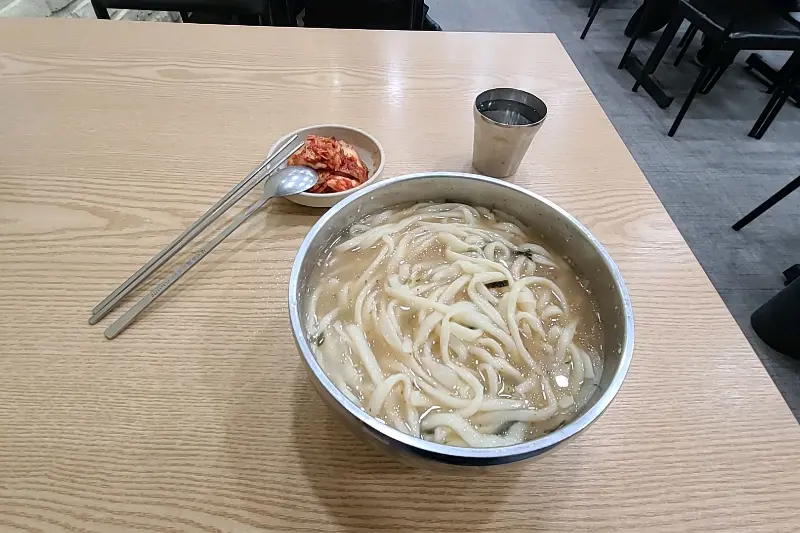 칼국수와 김치