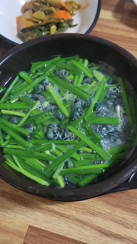 다슬기가 듬뿍 들어간 다슬기탕