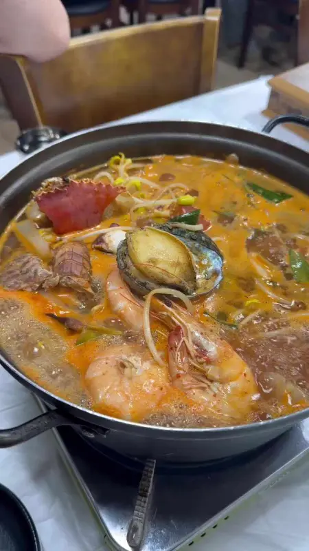 해산물이 가득 들어간 해물뚝배기