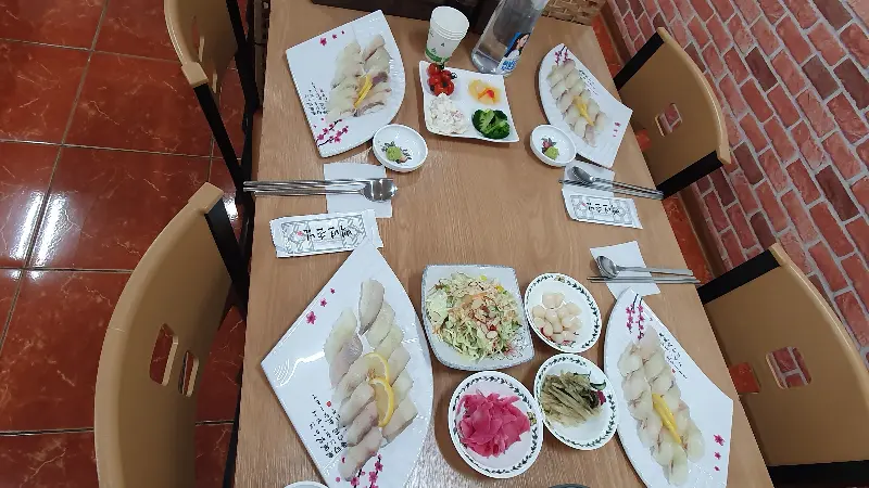 푸짐한 물회의 모습