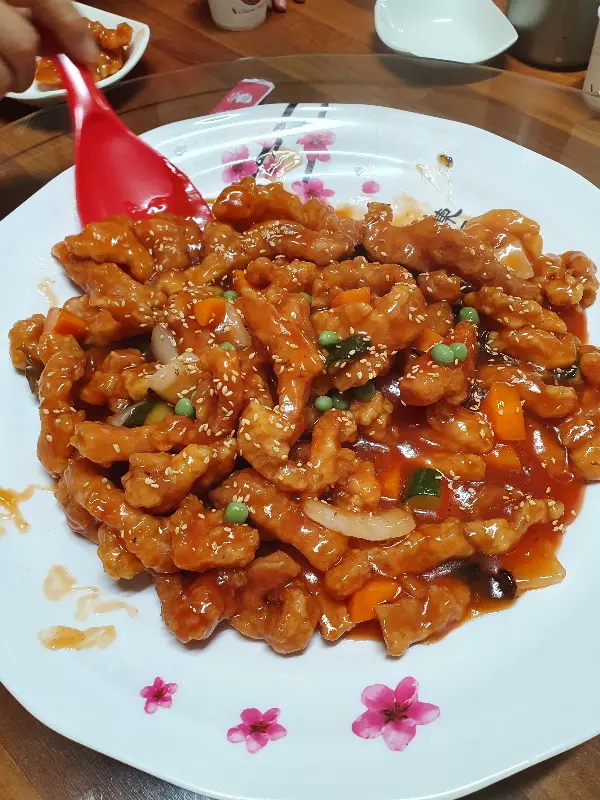 윤기가 흐르는 탕수육