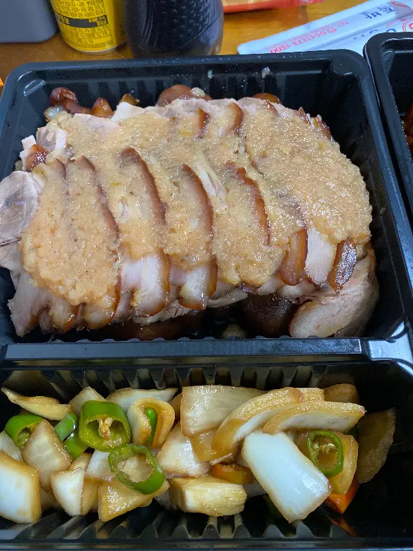 윤기가 흐르는 족발 클로즈업 샷