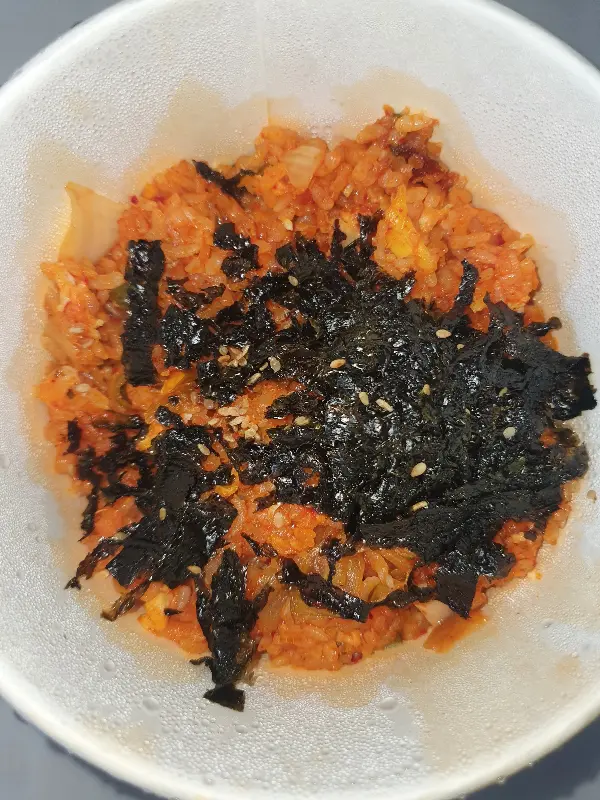김가루가 뿌려진 볶음밥