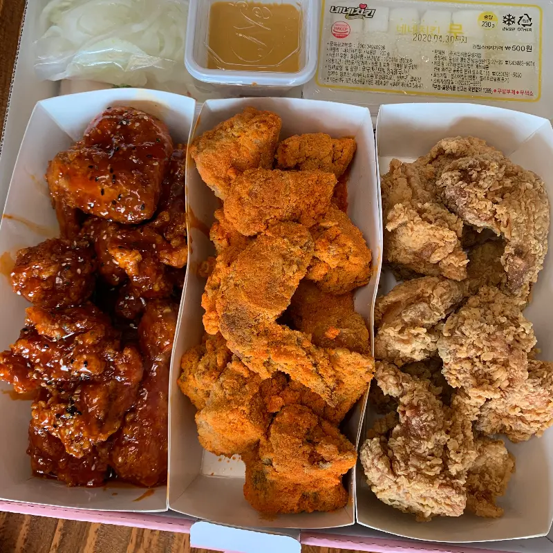 세 가지 맛의 네네치킨