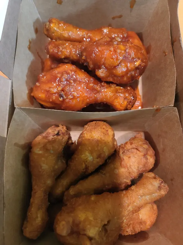 닭다리와 양념 닭다리 클로즈업