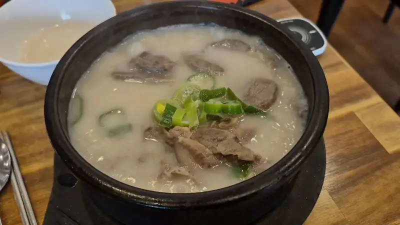 고기와 순대가 듬뿍 들어간 순대국