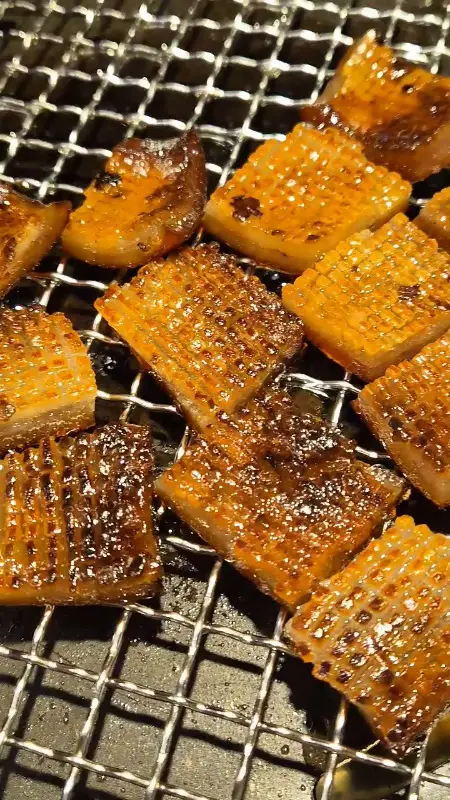 노릇하게 구워진 껍데기