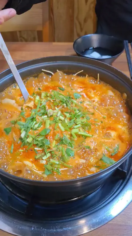 보글보글 끓고 있는 매운탕