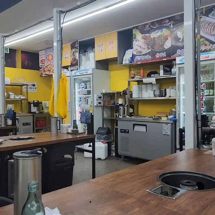 깔끔한 매장 내부