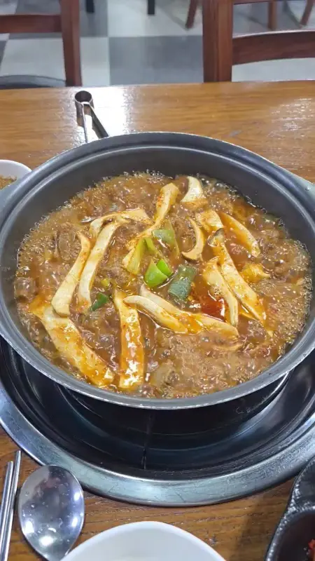 맛있게 끓고 있는 매운 갈비찜