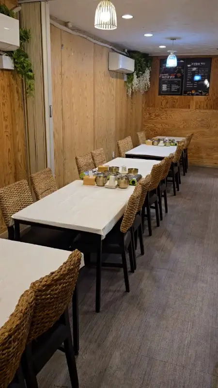 깔끔한 식당 내부