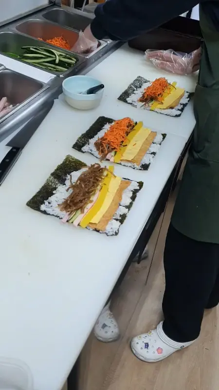 김밥 제조 모습