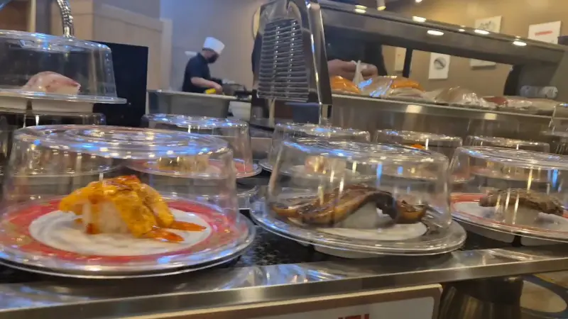 회전 레일 위 초밥