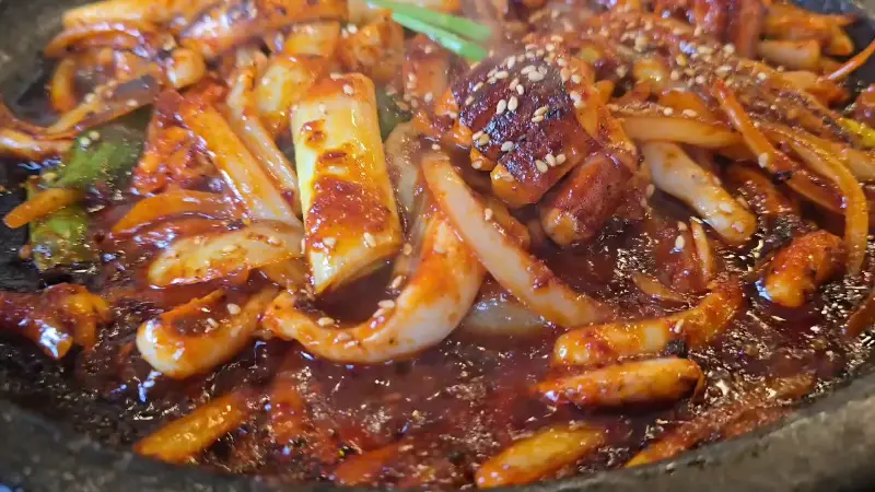 돌판 오징어 볶음