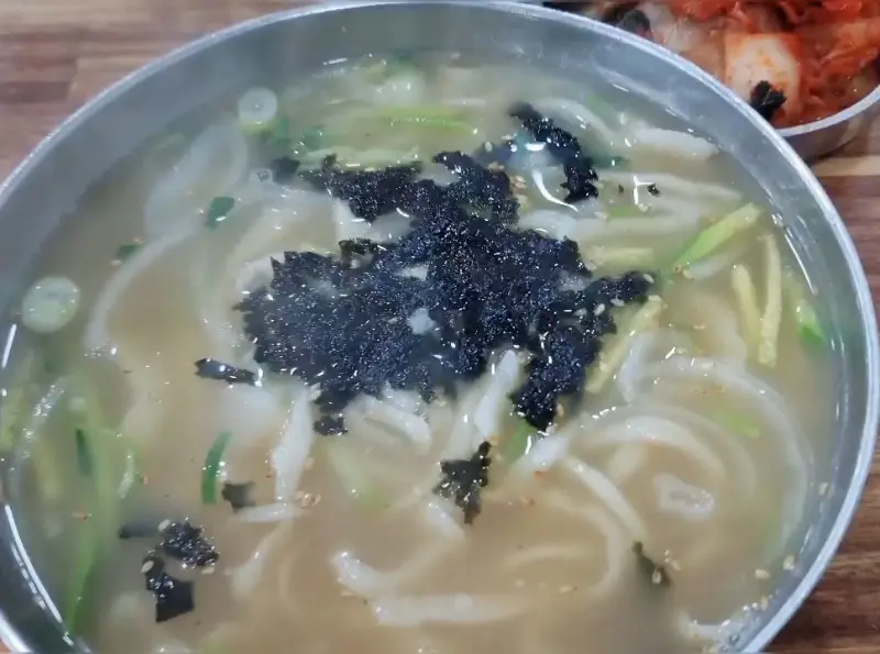 홍두깨손칼국수 푸짐한 양