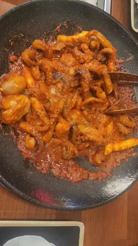 맛있게 볶아진 쭈꾸미 볶음