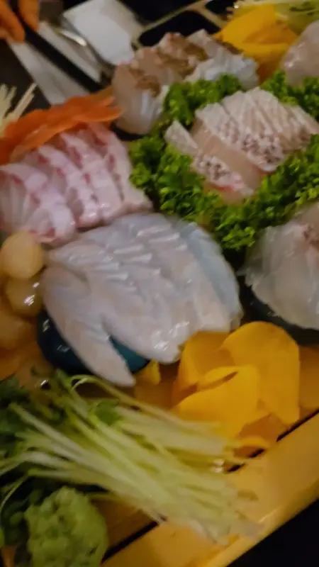 푸짐하게 차려진 숙성회 한 상