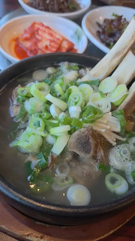 파가 듬뿍 올려진 갈비탕