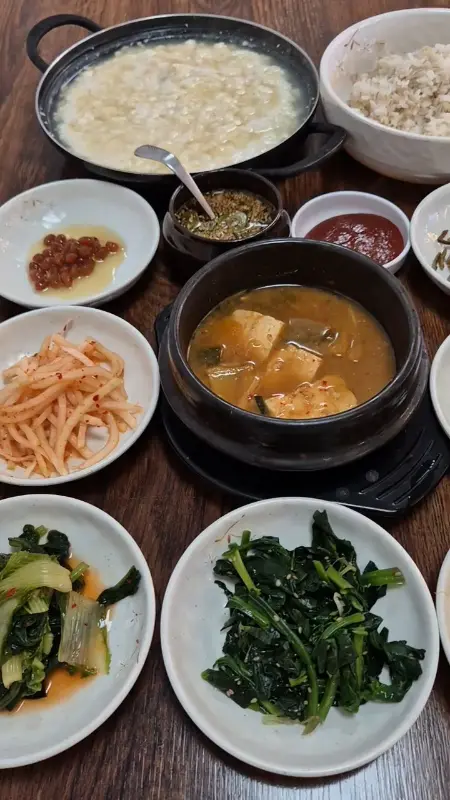 순두부 보리밥 정식 한상 차림