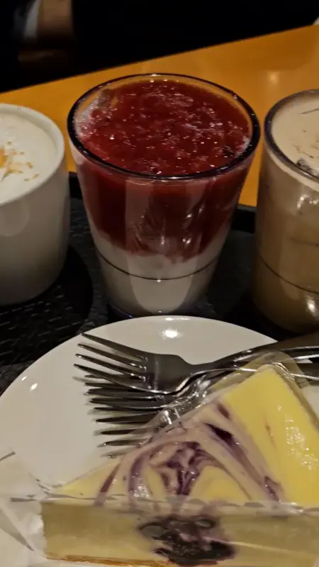 토피넛 라떼와 디저트