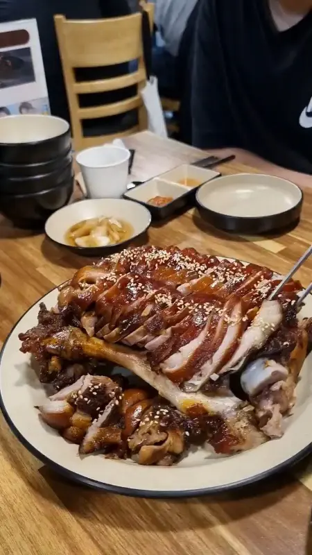 족발 한 상 차림 항공샷