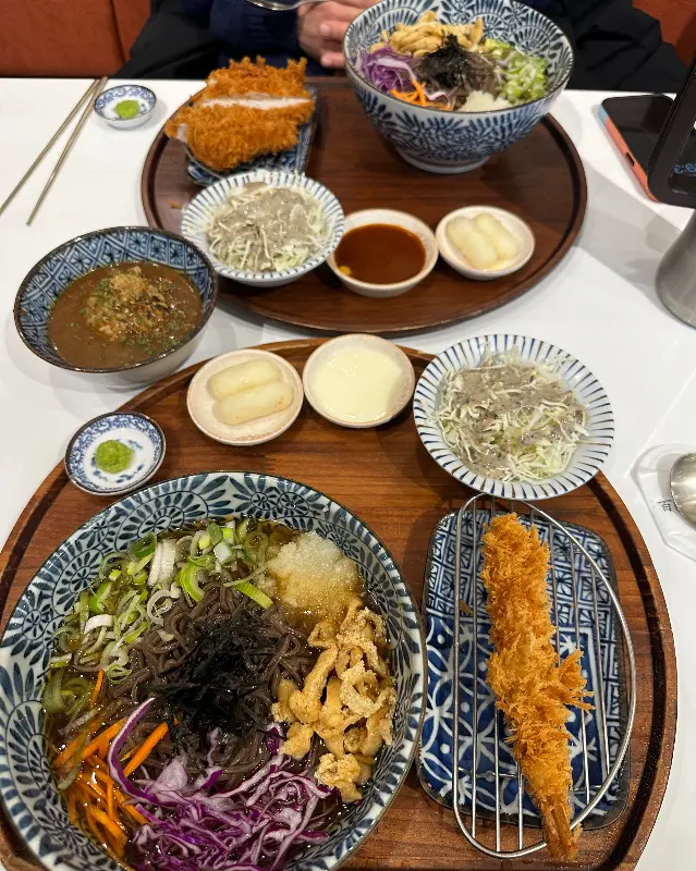 돈까스와 마제소바 정식