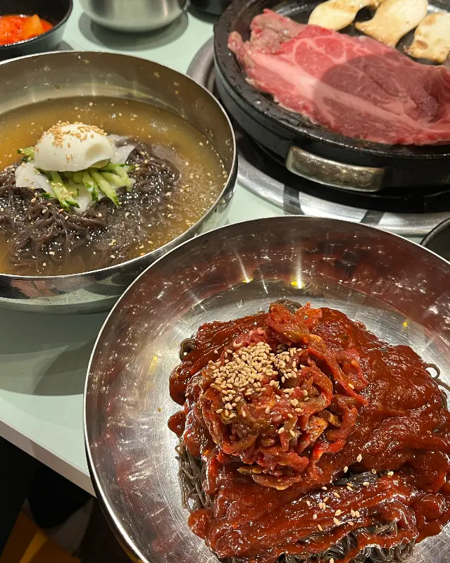 꾸석지한우돌판 창원 봉곡점 깍두기말이국수