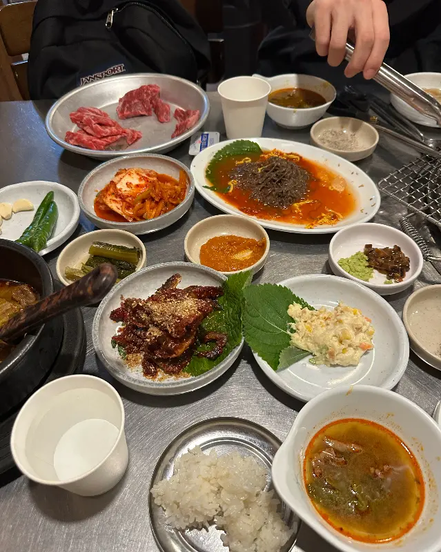 맛있게 구워진 고기 2
