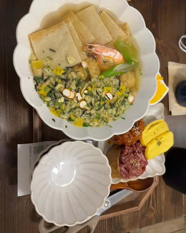 해물이 듬뿍 들어간 매운 해물 우동