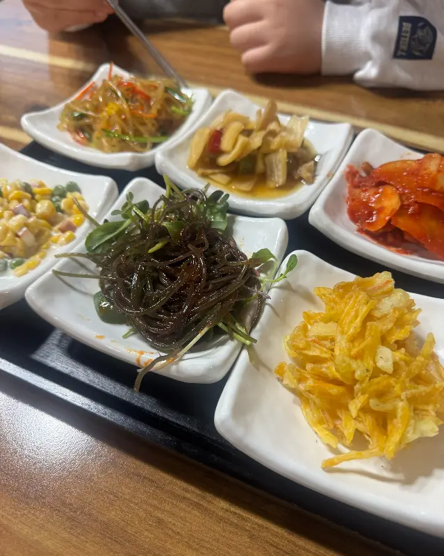 정갈한 밑반찬 클로즈업