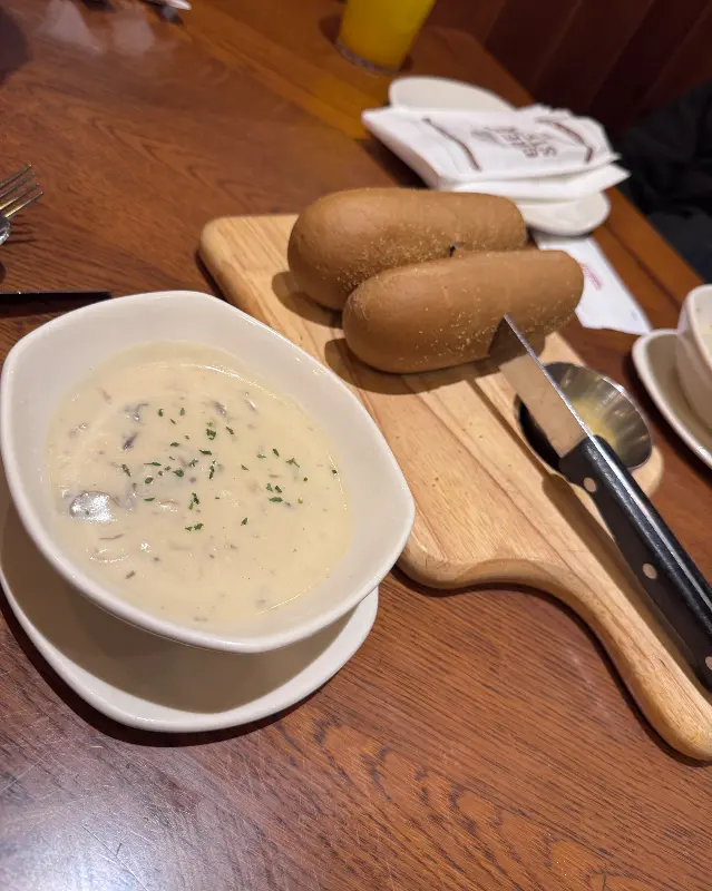 따뜻한 빵과 스프