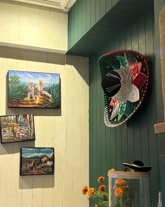 멕시코 분위기가 물씬 풍기는 내부 인테리어