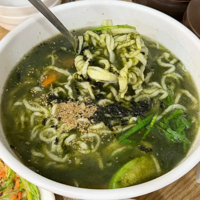 매생이 칼국수의 모습