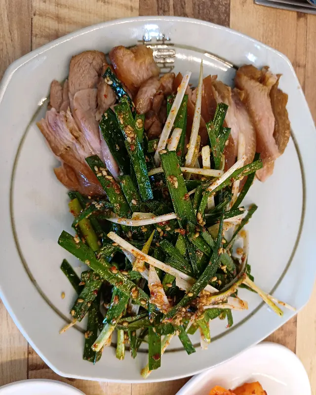 정갈하게 담긴 수육