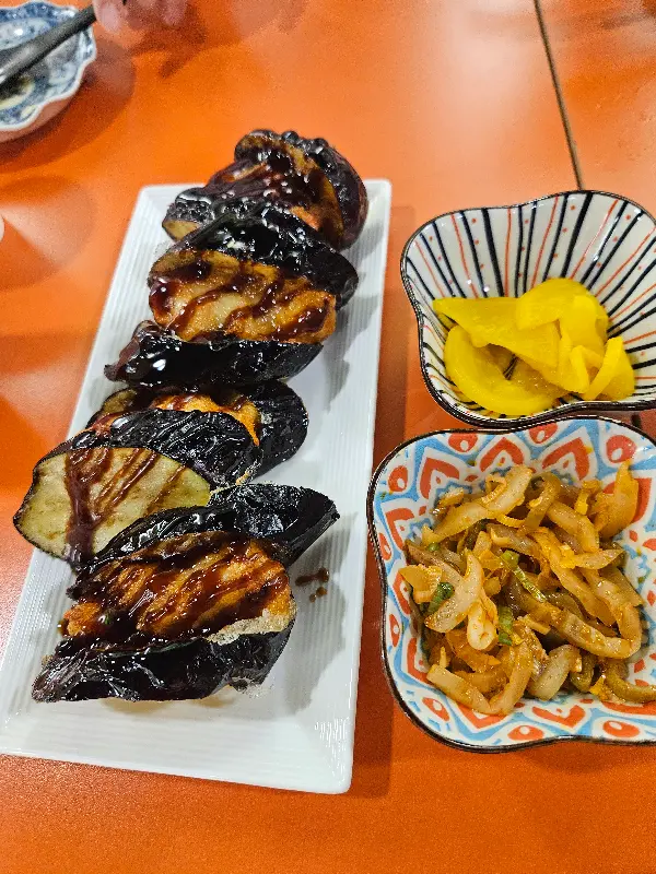 딤섬점방의 가지딤섬과 짜사이