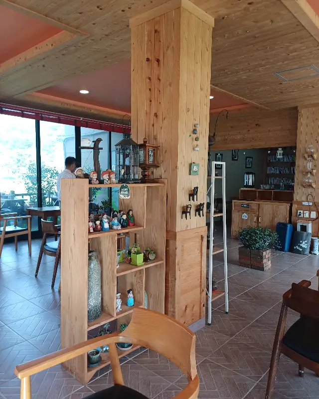 카페 내부 인테리어