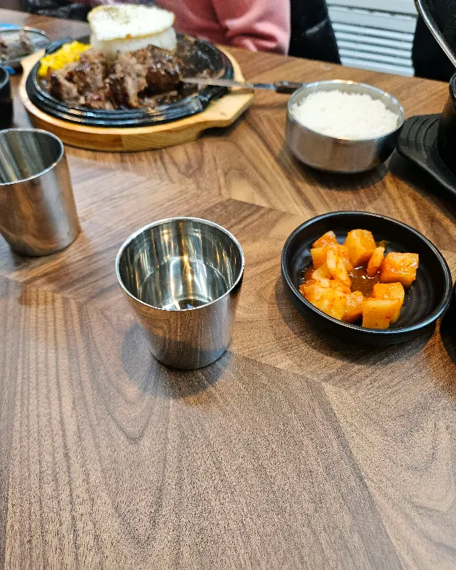 깔끔한 테이블 세팅